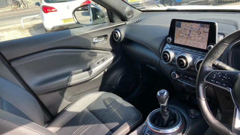 Nissan Juke 1.0 DiG-T 114 Tekna 5dr Petrol Hatchback